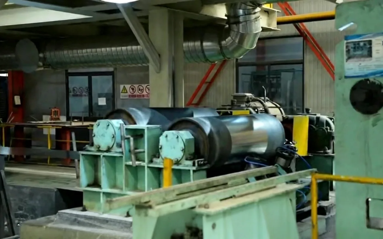 Skin-pass mill and tension-leveling equipment processing steel strip
